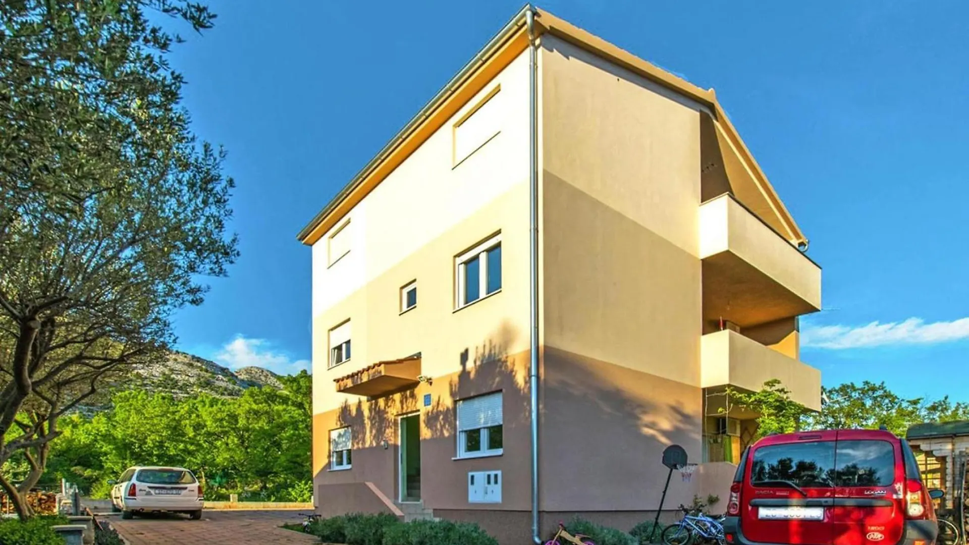 Apartment In Starigrad Paklenica, Quiet In The Green