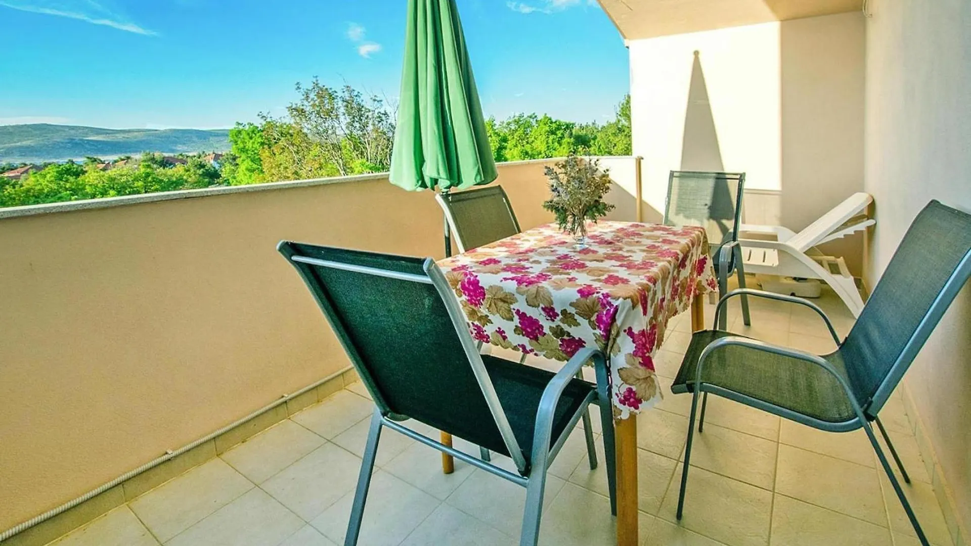Apartment In Starigrad Paklenica, Quiet In The Green Croatia