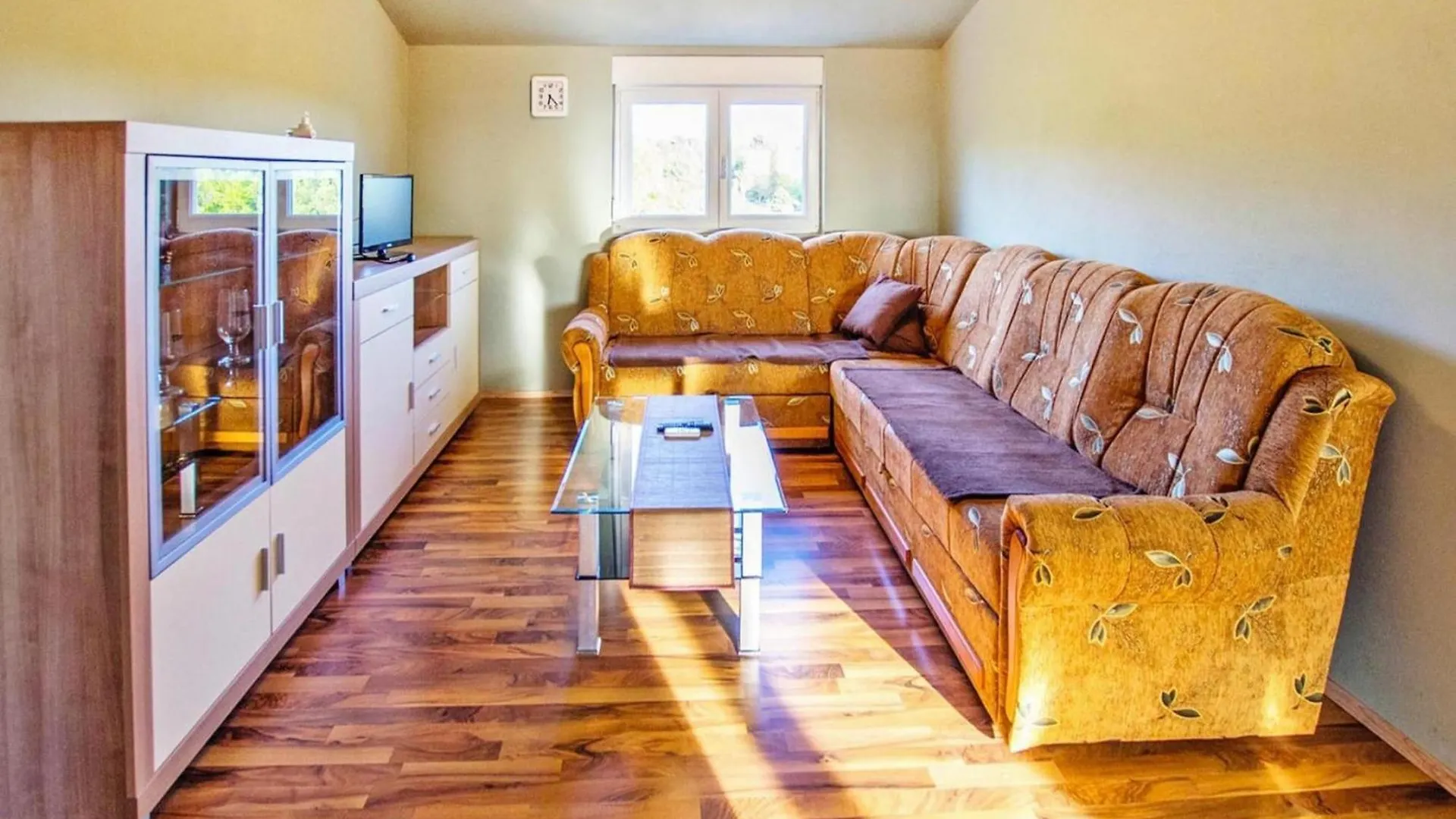 Apartment In Starigrad Paklenica, Quiet In The Green